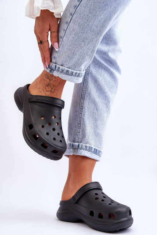 Are you team Crocs? 👍 or 👎#Crocs #Summer #SummerShoes #SummerOutfits |  TikTok