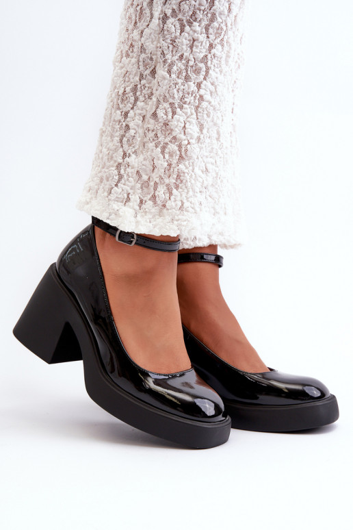Black Patent Leather Pumps on Chunky Heel by Effiba