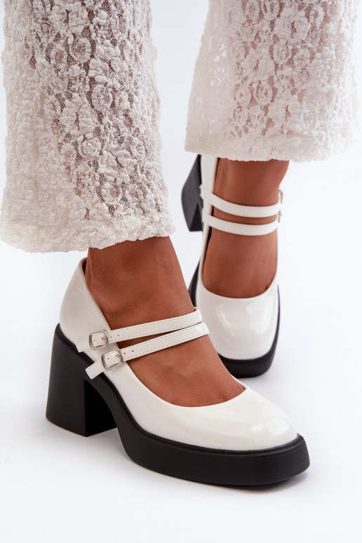 White patent leather pumps on chunky heel Halmina