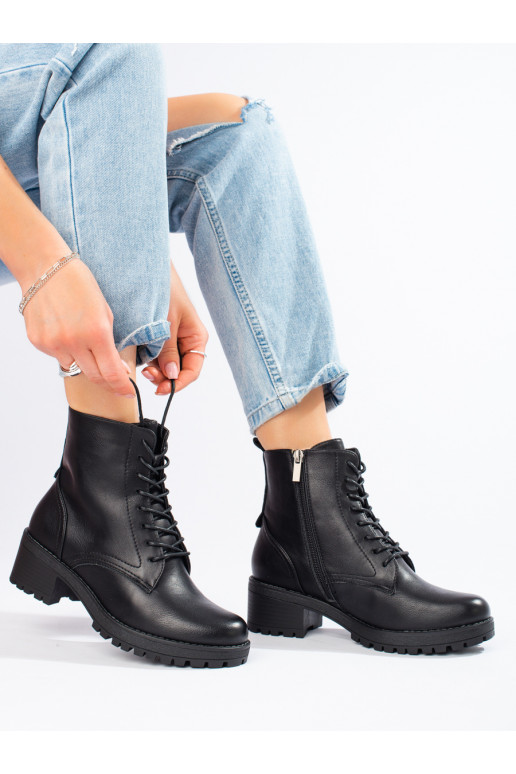 The classic model laced women's boots black