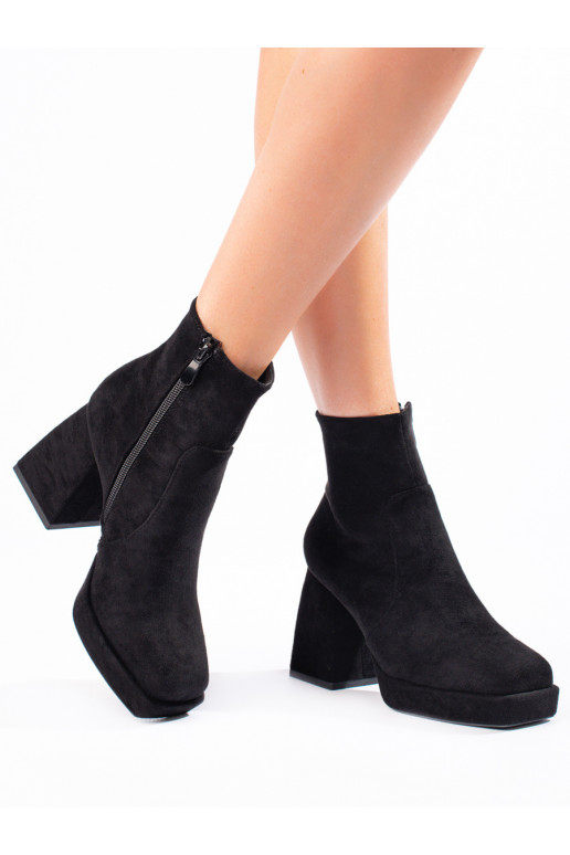 Women's boots on a wide pole black