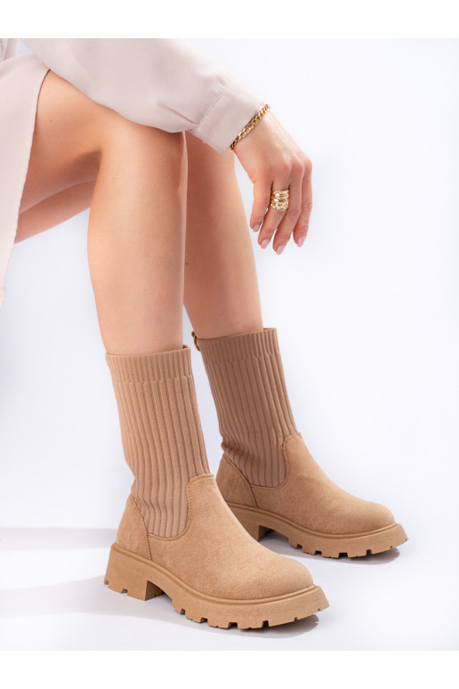 of suede women's boots with a flexible upper beige