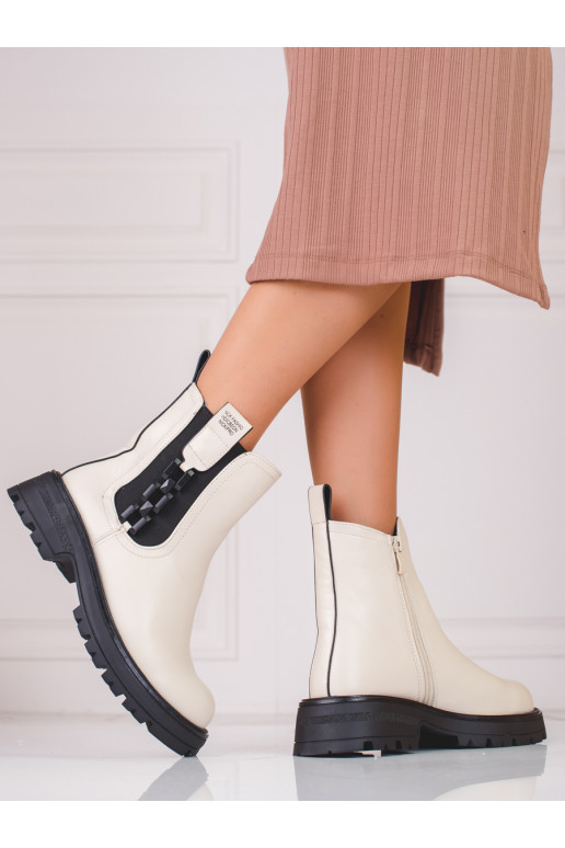 Women's boots creamy on a black sole