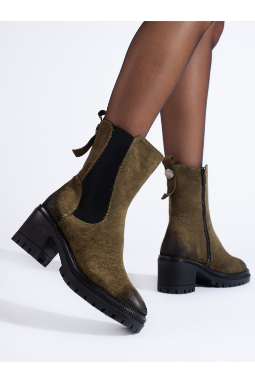 Women's boots on the heel with a high upper Vinceza