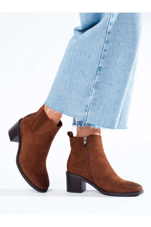 Brown color Women's boots on the heel