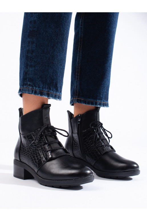 Elegant style women's boots laced black