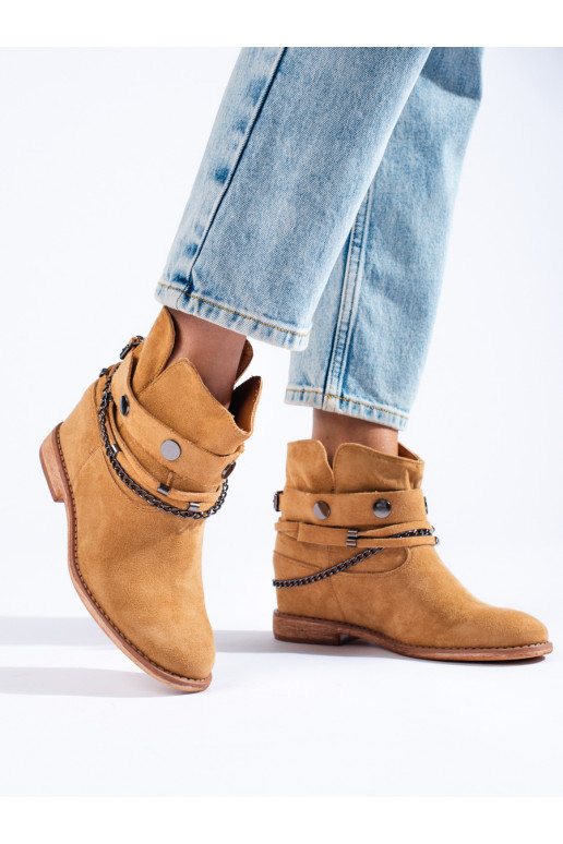 of suede women's boots on a wedge Brown color