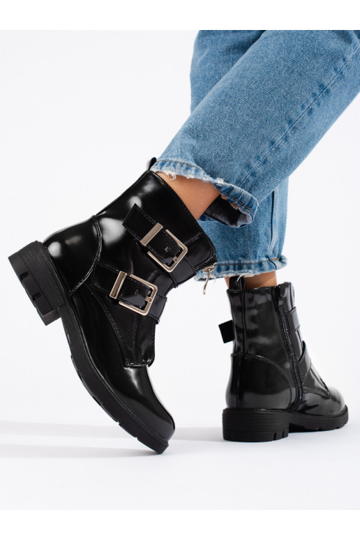 with lacquer effect black boots with buckles