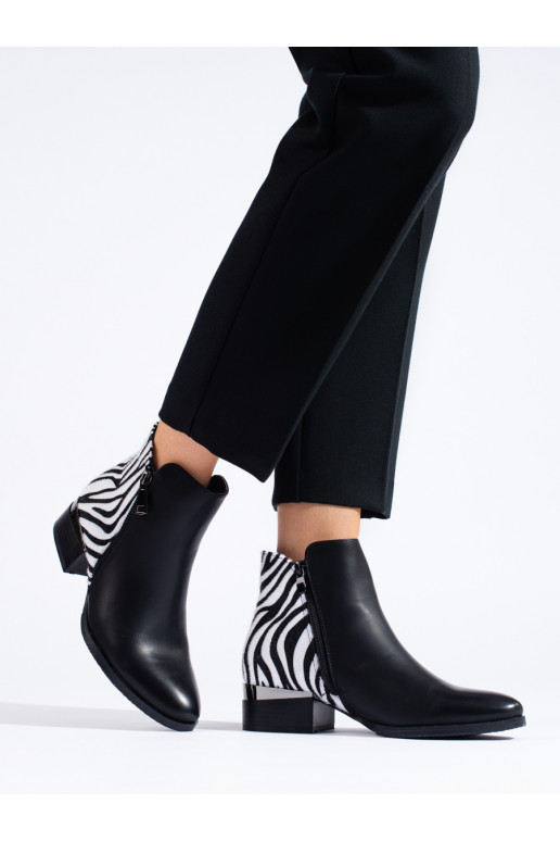 black womens boots with patternInzebrę