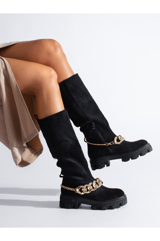 Boots black with a gold chain