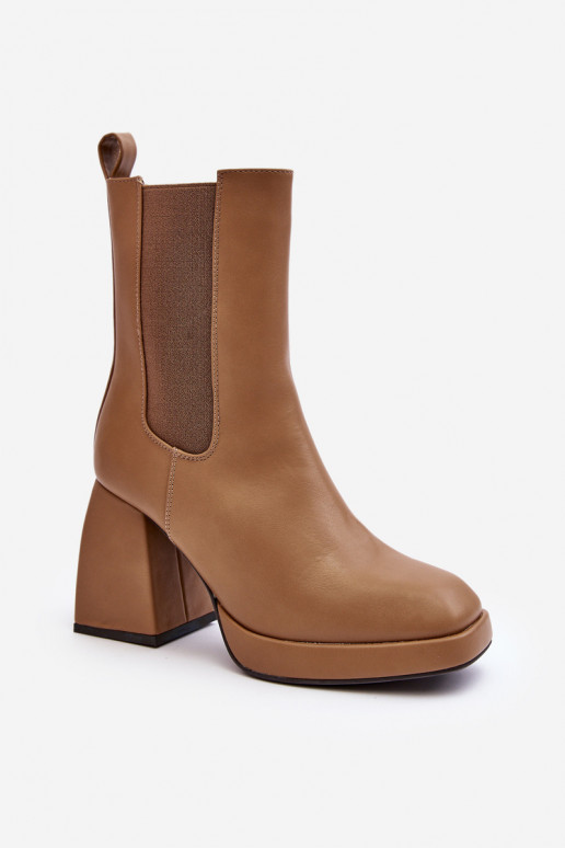 Women's boots with a platform in brown color Stelares