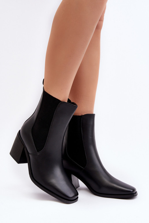 Boots with heels in black color Creazza