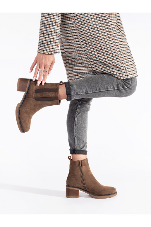 Brown color of suede boots Chelsea boots on the heel