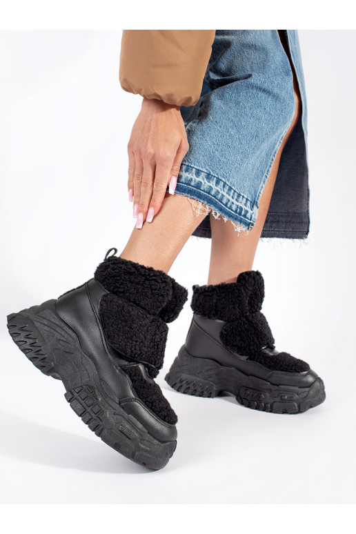 black Women's snow boots with platform with fur typu baranek