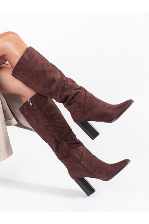 Brown color of suede Women's boots przed kolano on the heel