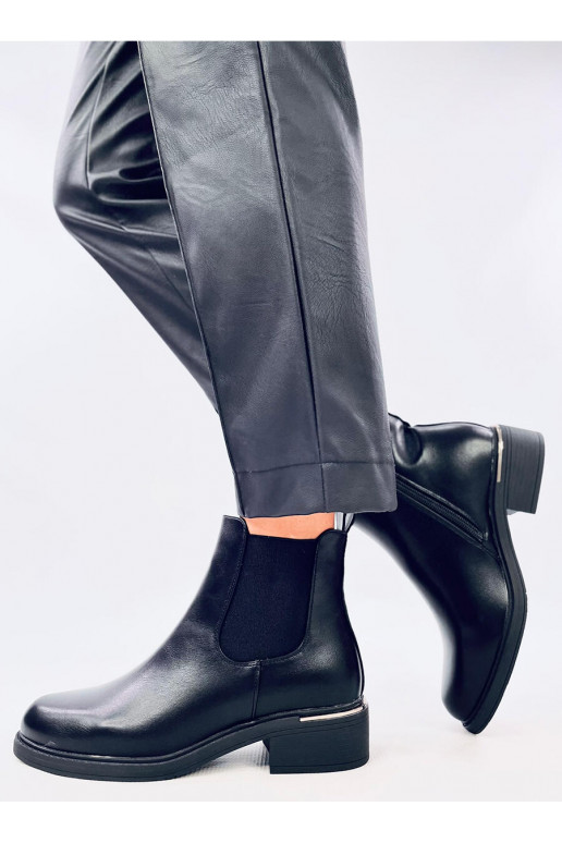 Chelsea boots facing TAGART BLACK