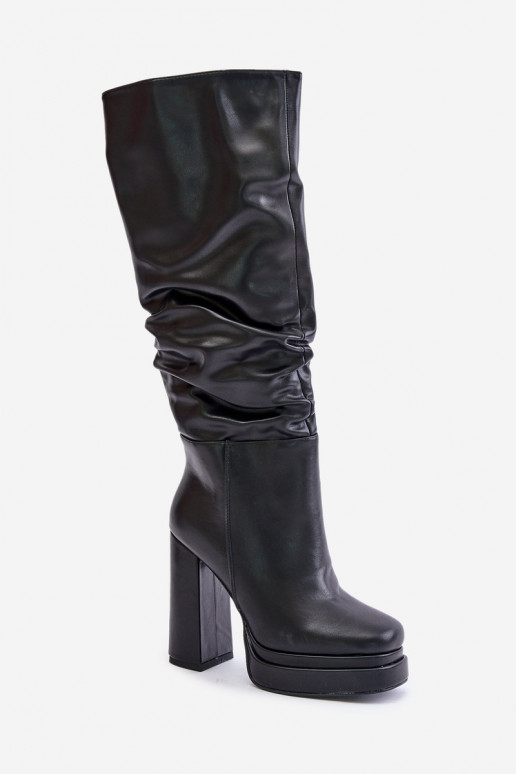 Slip-on ankle boots on heel and platform with gathering insulated black Beridra