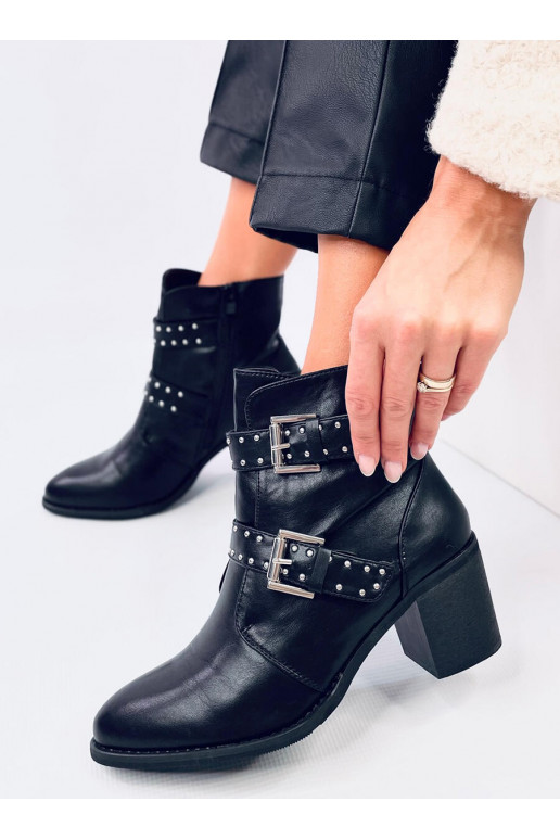 Heeled shoes with rivets FEROX BLACK