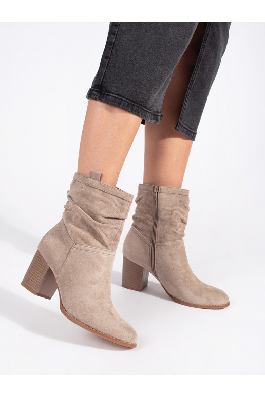 beige of suede women's boots on the heel