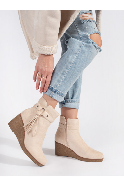 of suede light beige women's boots on a wedge z frędzlami