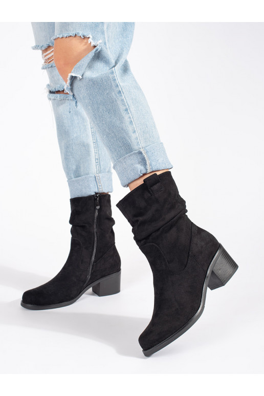 black women's bootsInstylu kowbojek with a ruffled upper