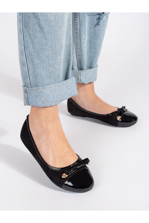 black flat ballerinas