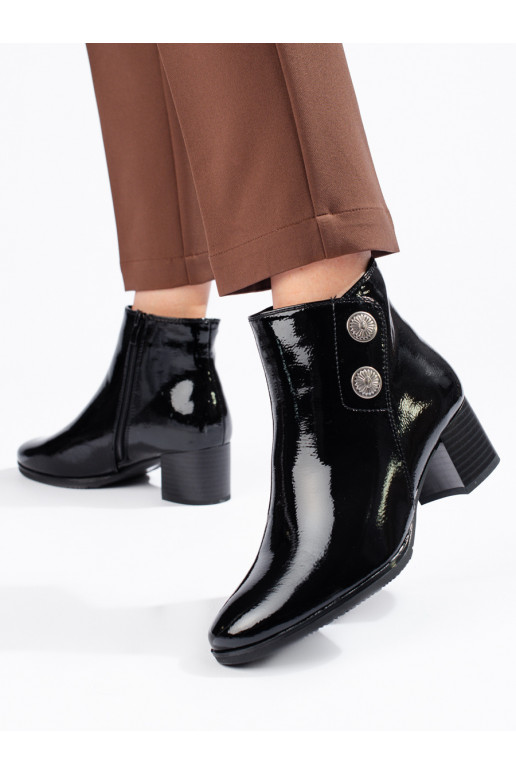 The classic model lacquered women's boots on the heel