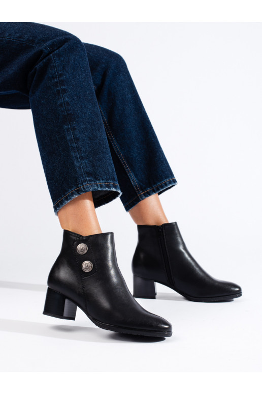 The classic model black women's boots on the heel