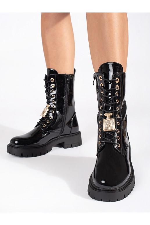 black lacquered boots laced shoes with platform z przypinkami