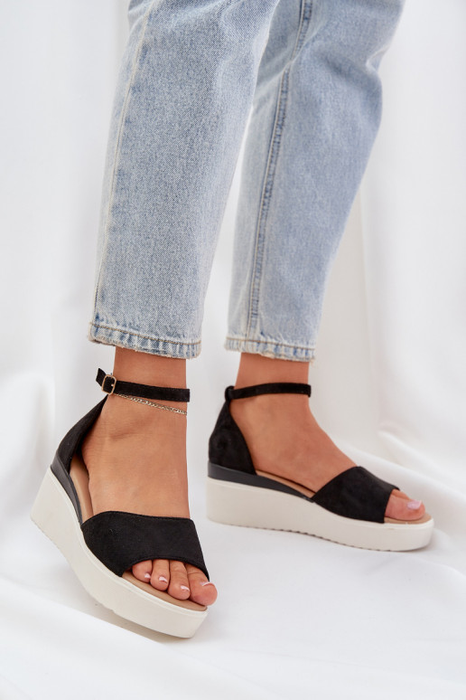 Lightweight platform sandals with a delicate wedge black Gillifia