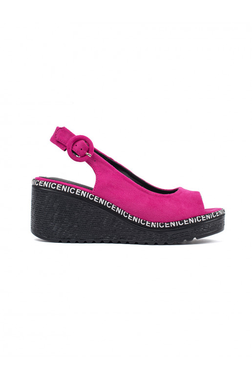 Comfortable women's sandals with a small platform fuchsia