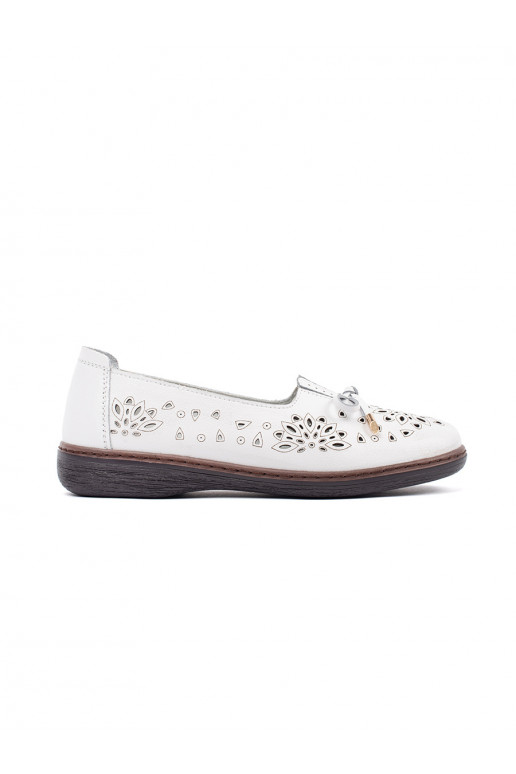 White color dziurkowane shoes leather