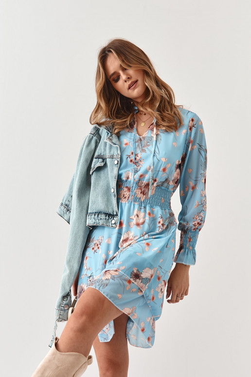 Light dress with floral patterns with ruffles in blue